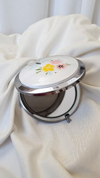 Çini Cep Aynası-Çiçek ve Kelebek Detaylı