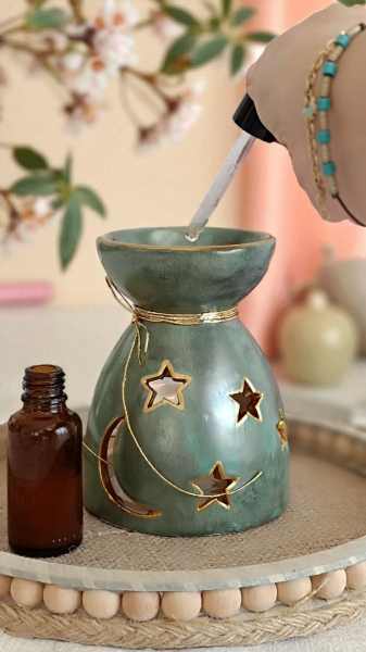 El Yapımı ve Yıldız -Ay Figürlü Seramik Buhurdanlık