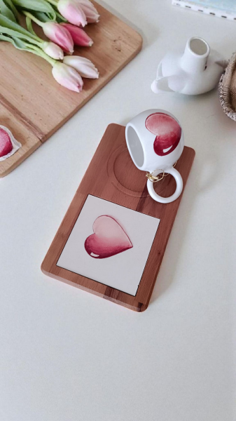 El Yapımı Seramik Fincan ve Sunumluk. Kalp desenli